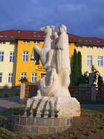 01_OLK_Belotin-prostor_pred_skolou_titul