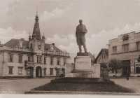 Pečky – Pomník se sochou T. G. Masaryka
